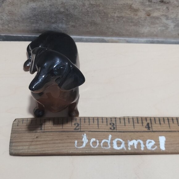AB142 Vintage Beswick Dachshund Figurine. Tracked Global  Vintage Beswick Dachshund Dog Figurine Sitting